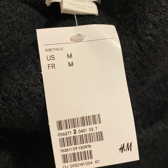 Black off-shoulder sweater - Picture 2 of 2